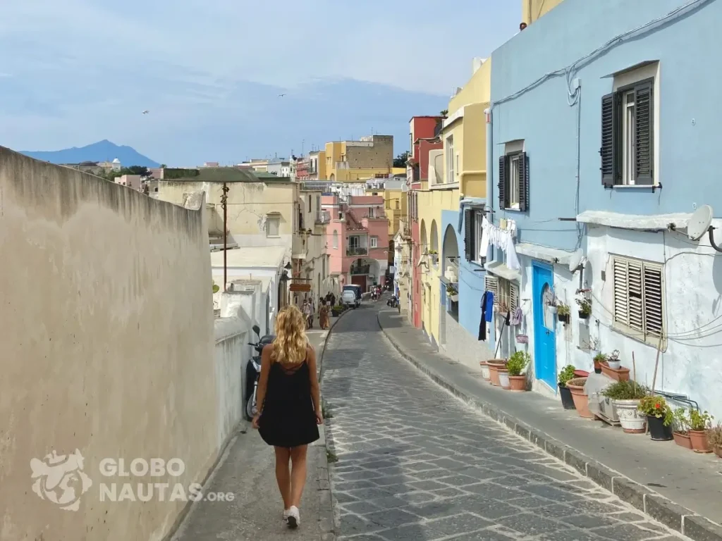 Calles coloridas de la isla Procida