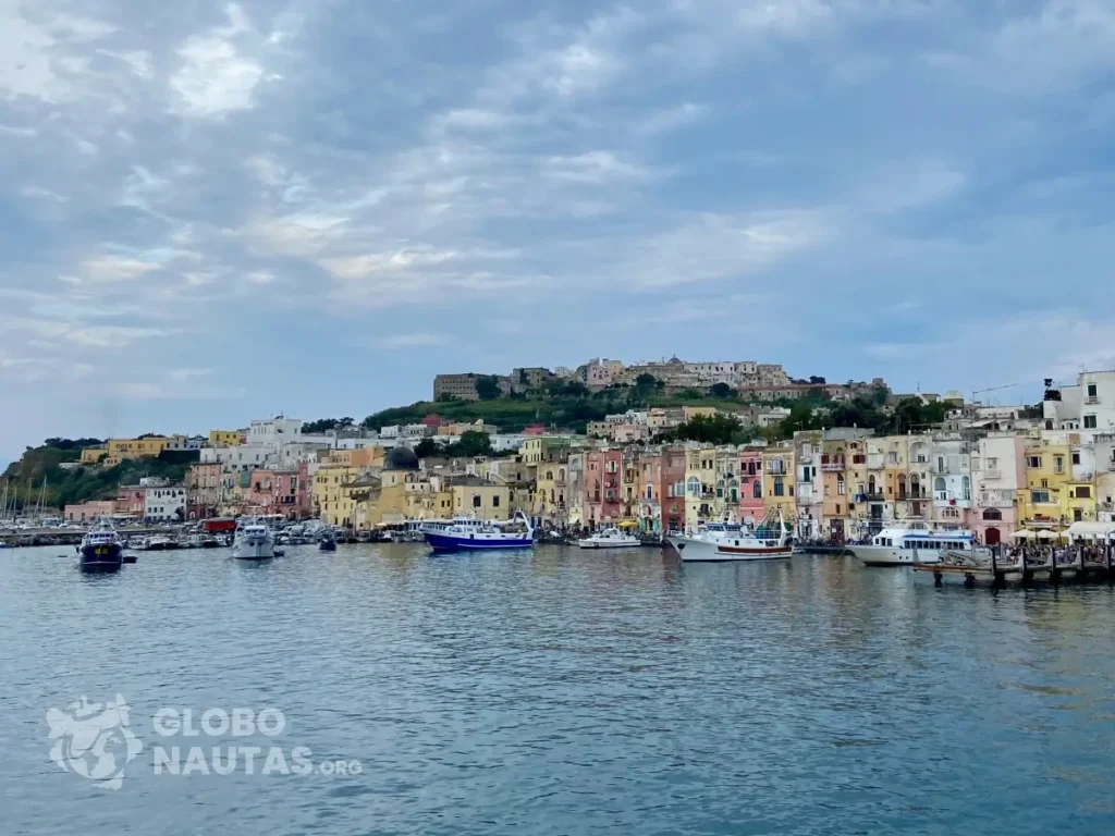 Marina Grande, una de las cosas que ver en Procida